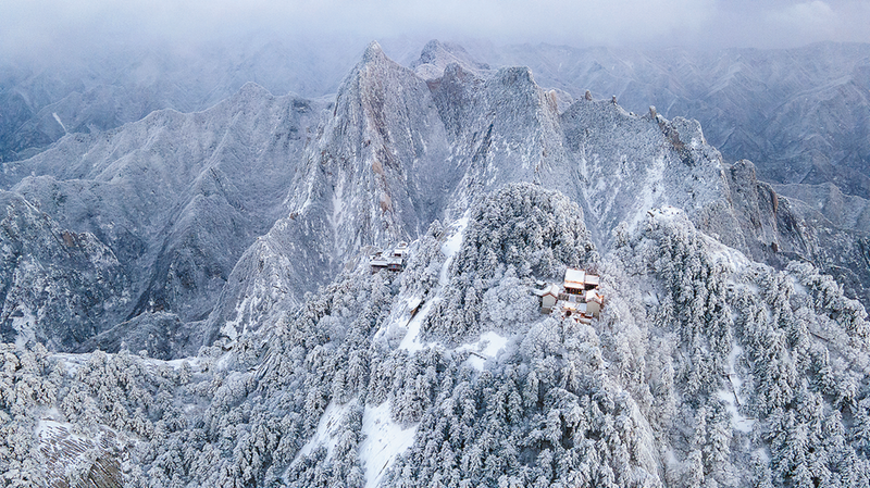 雪落華山